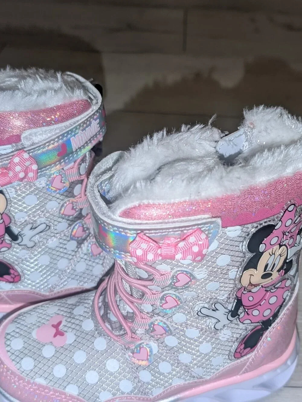 NWT Disney Minnie Mouse Light Up Winter Boots Little Girls Size 11